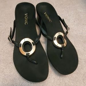 Vionic Sandles - women's size 7 1/2 - Brand New